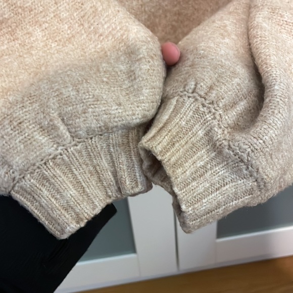 Max studios tan turtleneck sweater - Picture 4 of 8